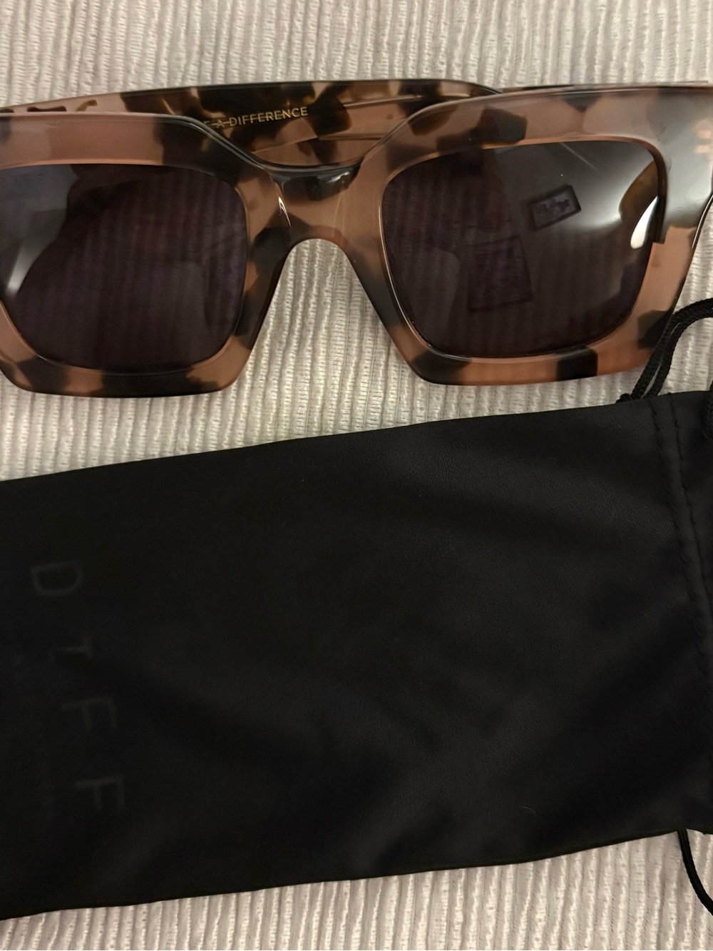 DIFF—Amara Pink Tortoiseshell Rectangular Sunglasses